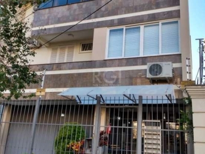 Impecável apartamento no jardim botânico de 2 quartos com dependência transformada em close e banheiro auxiliar, banheiro social c/ iluminação direta, amplo living para 2 ambientes com sacadão, coz