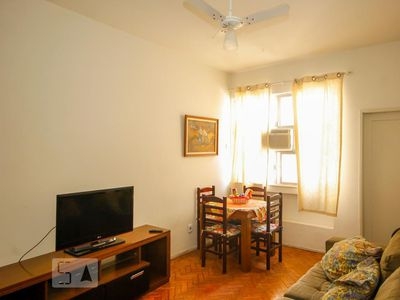 APARTAMENTO no 2º andar com 2 dormitórios