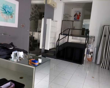 Loja 50m², 01 banheiro; Piso Superior 03 salas com 12m², cada Excelente localização á 10