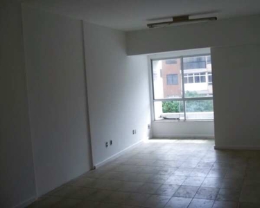 Vendo Sala com 27m² na Pituba, com 01 Banheiro e 01 Vaga de Garagem. Prédio com Elevador