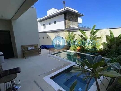 Casa Alto Padrão de 220m² - 3 suítes- área gourmet e piscina aquecida à venda no Condomíni