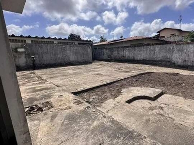 Galpão mais terreno amplo na Avenida São Luís Rei de França com 900 m²