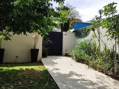 LOCAÇÃO CASA TÉRREA COND FECHADO COM 4 SUÍTES, PISCINA/LOCALIZAÇÃO PRIVILEGIADA