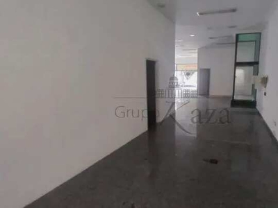 Ponto comercial/Loja/Box para aluguel tem 739 metros quadrados