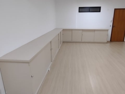 Sala comercial para alugar em frente ao jardim botânico.