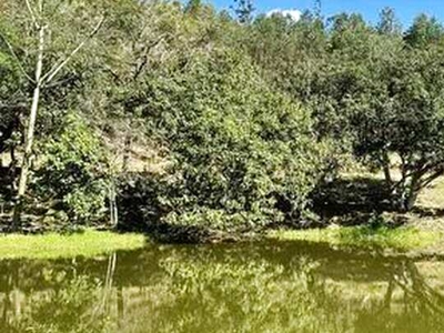 Terreno á venda em condomínio fechado com acesso privativo para lago