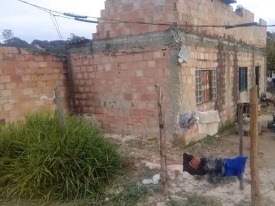 Vendo esta casa no bairro Cruzeiro em Betim com sala cozinha banheiro e area de tanque