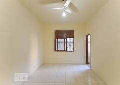 APARTAMENTO no 1º andar com 2 dormitórios