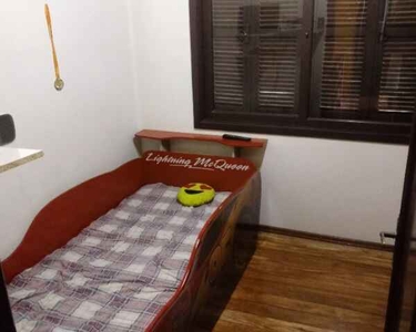 Casa 04 dormitórios a venda no bairro Santa Lúcia, em Caxias do Sul