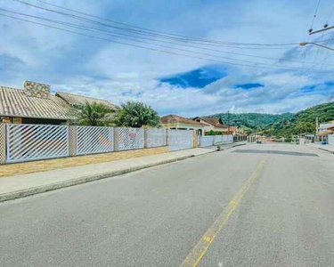 Casa semi mobiliada com 3 quartos (1 suíte) com piscina e área de festa no bairro Dom Joaq