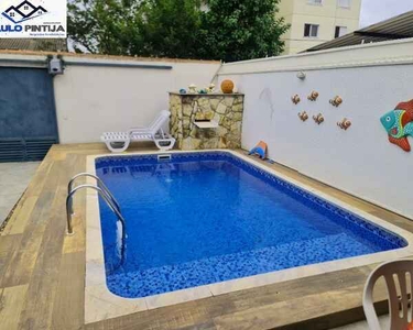 Casa térrea com piscina em bairro nobre de Indaiatuba