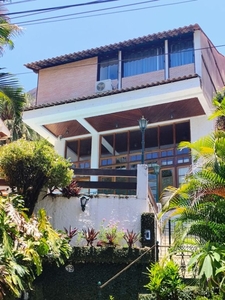 Casa em São Francisco, Niterói/RJ de 300m² 3 quartos à venda por R$ 829.000,00