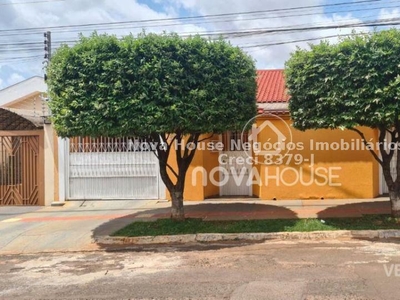 Casa Térrea com 5 Quartos à Venda por R$ 650.000