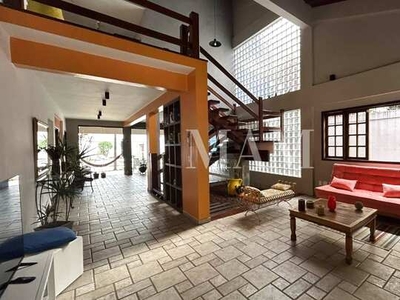 Casa com 4 suítes e piscina á venda no Condomínio Rio Mar na Barra da Tijuca