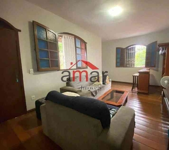 Casa com 5 quartos para alugar no bairro Castelo, 250m²