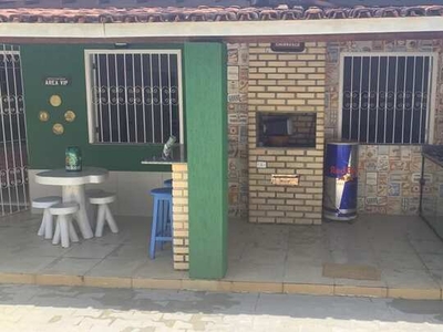 Casa de 3/4, 1 suíte, piscina, área gourmet e garagem em condomínio fechado no Praia de Ma