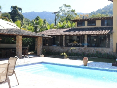 Casa em Angra dos Reis, 7 suítes, piscina e ampla área de lazer