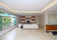 APARTAMENTO no 4º andar mobiliado com 3 dormitórios e 2 garagens