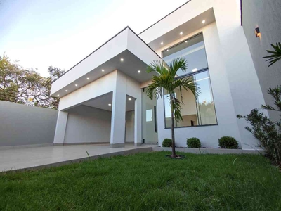 Casa com 3 quartos à venda no bairro Bandeirante, 200m²