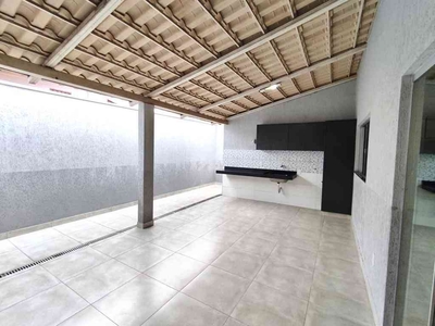 Casa com 3 quartos à venda no bairro Jardim Serrano, 220m²
