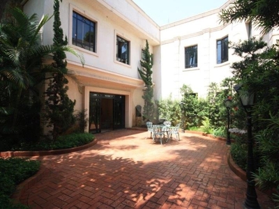 Casa com 8 quartos à venda ou para alugar em Pinheiros - SP