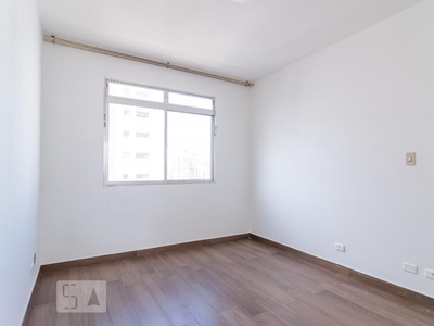 APARTAMENTO no 13º andar com 2 dormitórios e 1 garagem