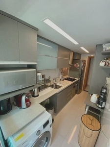 Apartamento com 2 Quartos e 2 banheiros à Venda, 64 m² por R$ 350.000