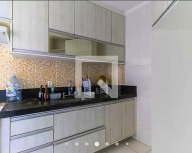 Apartamento com 2 quartos e cozinha com armários, em excelente localização de Campinas no