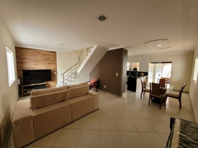 Casa Colina de Laranjeiras - 3 quartos 200 m² de terreno - com armários