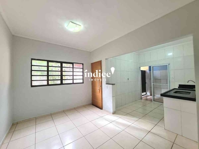 Casa com 2 quartos para alugar no bairro Geraldo Correia de Carvalho, 58m²