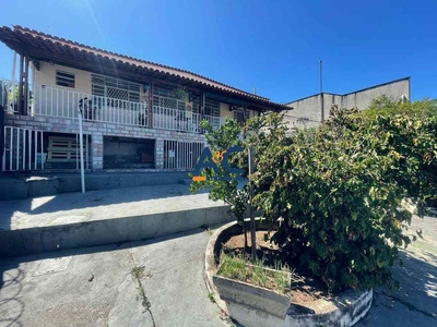 Casa com 3 quartos à venda no bairro Cachoeirinha, 460m²