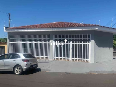 Casa com 3 quartos à venda no bairro Vila Monte Alegre, 195m²