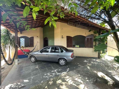 Casa com 3 quartos para alugar no bairro Santa Terezinha, 200m²