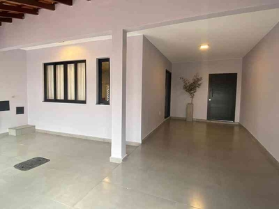 Casa com 4 quartos à venda no bairro Guara II, 200m²