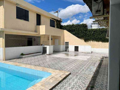 Casa com 4 quartos para alugar no bairro Aleixo, 350m²