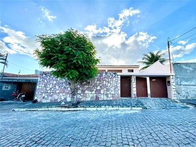 Casa com 5 dormitórios à venda, 298 m² por R$ 1.100.000 - Universitário - Caruaru/PE