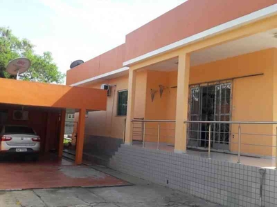 Casa com 5 quartos à venda no bairro Aleixo, 270m²