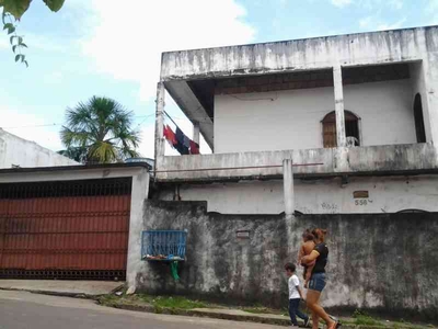 Casa com 5 quartos à venda no bairro Santo Antônio, 150m²