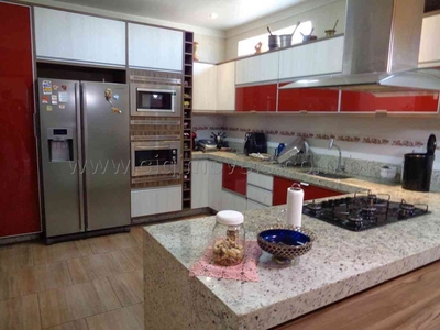 Casa em Condomínio com 4 quartos para alugar no bairro Vila Santos Dumont, 228m²