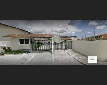 Casa em condomínio fechado no Antares com varanda, 2 suítes, piscina e salão de festas por