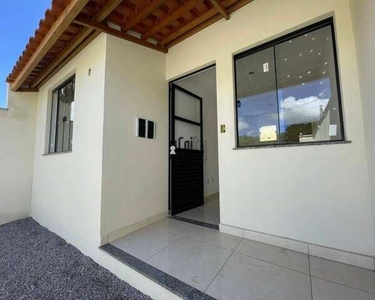 Casa Nova 2 Quartos com Área Externa e Garagem no Bairro Grama !!