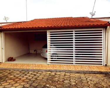 Casa térrea à venda com dois quartos próximo ao Supermercado Barão no Jardim Novo Mundo