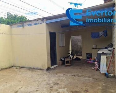 Imóvel com 3 casas, sendo uma de laje e um cômodo comercial !