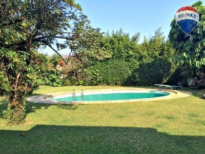 Linda casa Térrea em rua Fechada!!!