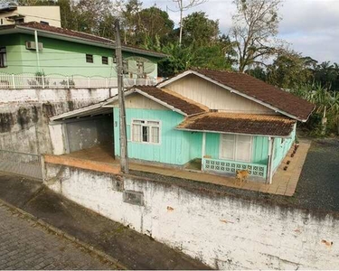 Terreno com 360m2 ,com casa de madeira