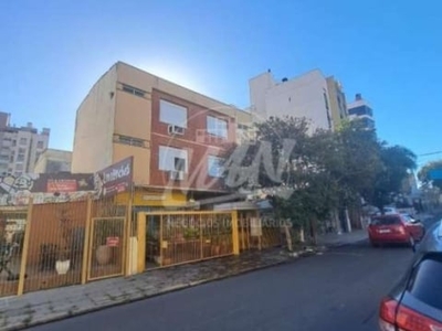 Apartamento jk mobliado na cidade baixa! apto pronto para morar ! sala/dorm com cama, rack e guarda roupas, e uma mesa de dois lugares, cozinha com armários, geladeira e fogão. venha conhecer!