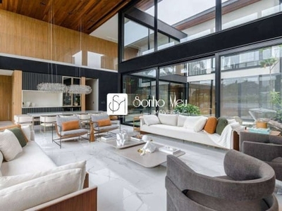 Belíssima casa mobiliada com 4 quartos, à venda, 645 m²- cond. serimbura.