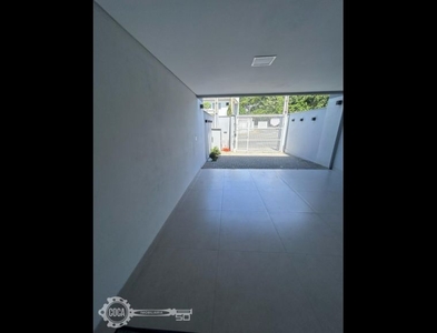 Casa no Bairro Água Verde em Blumenau com 3 Dormitórios (1 suíte) e 136 m²