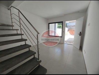 Casa no Bairro Itoupava Norte em Blumenau com 2 Dormitórios (2 suítes) e 85.8 m²