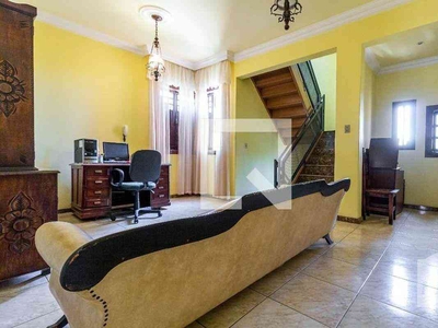 Casa com 3 quartos à venda no bairro Alvorada, 360m²